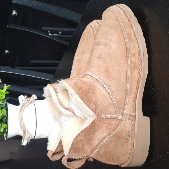 UGG BOOTIES - Picture 3 of 8